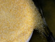 mamaliga-cu-ciuperci-si-telemea-la-cuptor